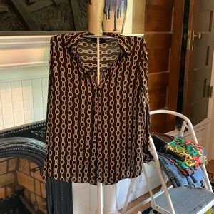 Worthington chain split v button down blouse.‎ Worn twice.
